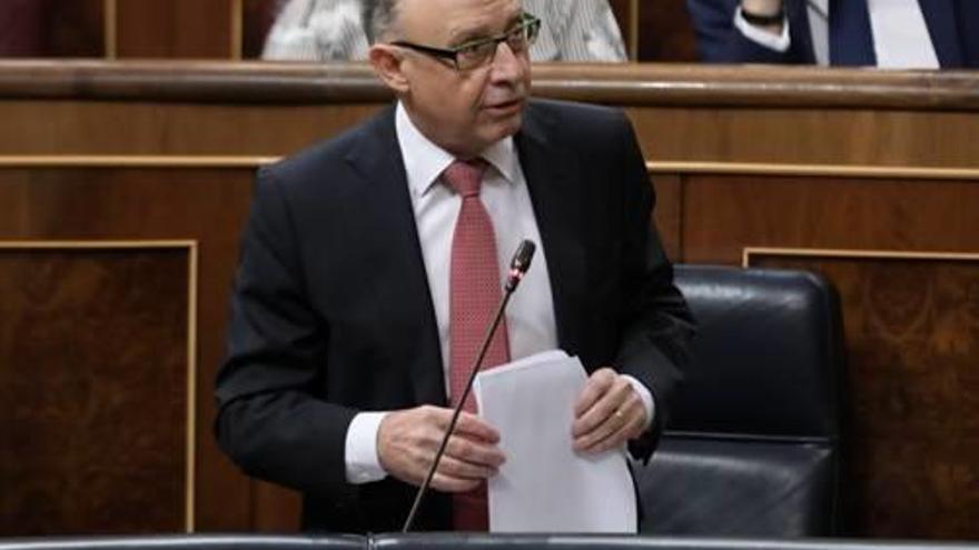 Montoro, obert a parlar de condonació del deute a les autonomies.