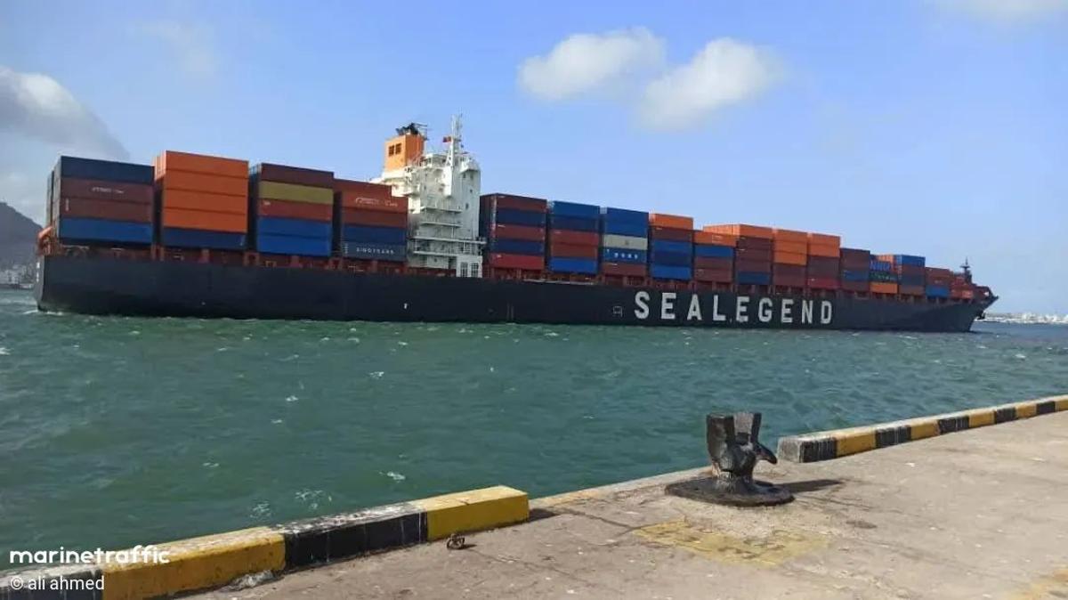 El buque portacontenedores 'Istanbul Bridge' cruzó el Ártico días pasados desde China a Polonia