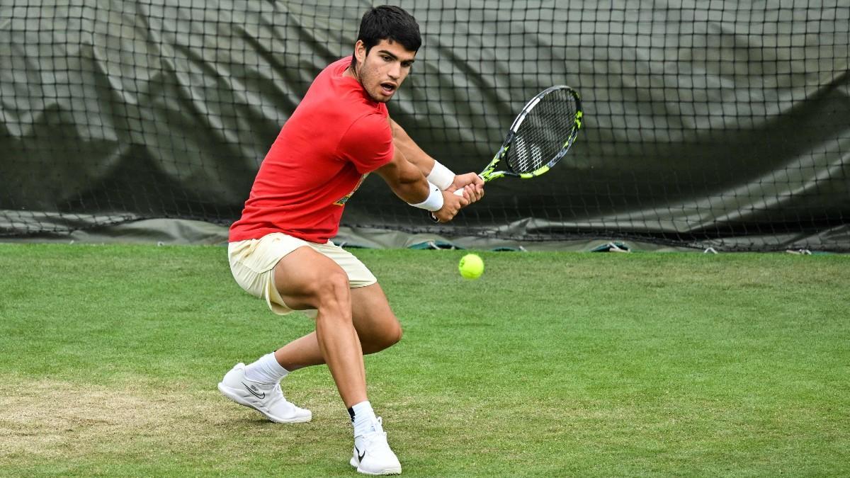 Alcaraz, ajustando su juego a la hierba de Wimbledon