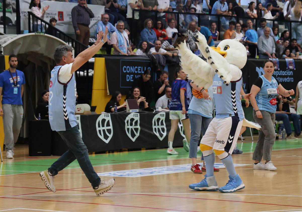 El Celta Zorka celebra su ascenso a la élite del baloncesto