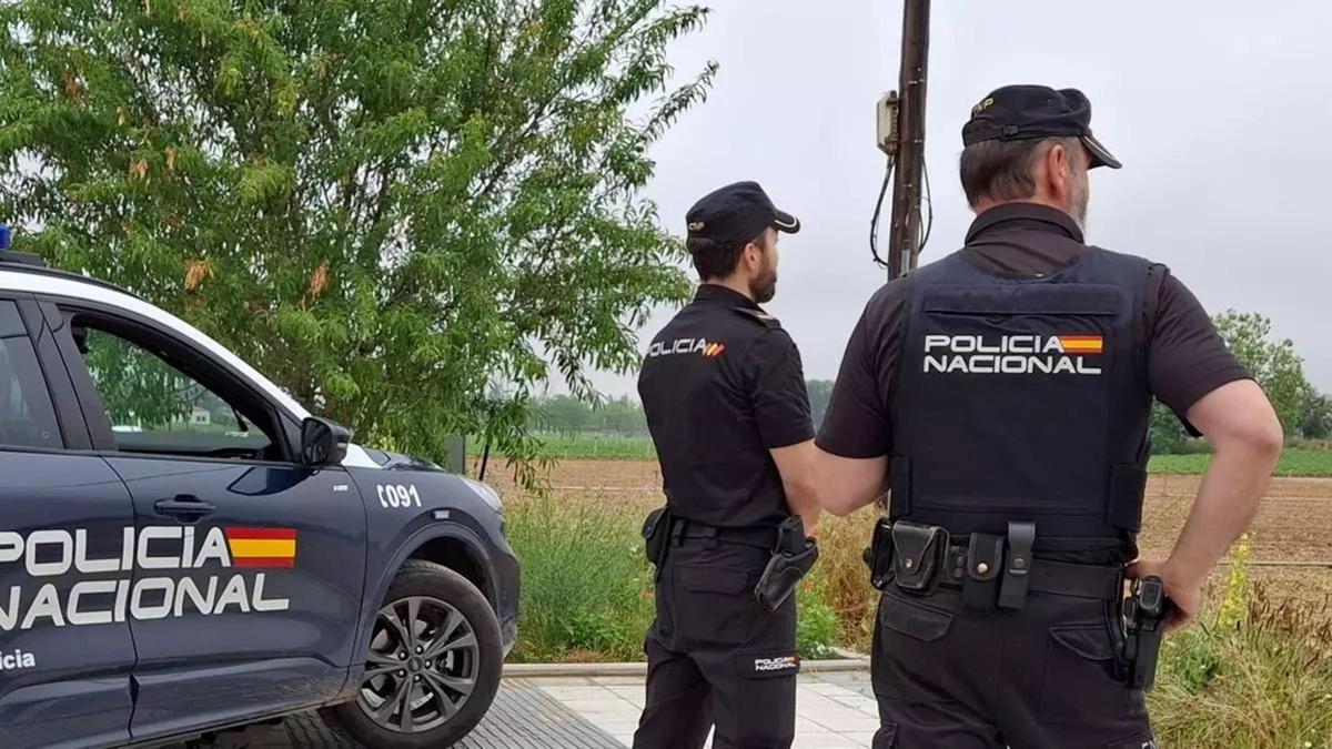 Dos agentes de la Policía Nacional, en una imagen de archivo.