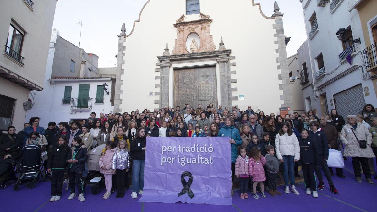 Protesta en Sagunt contra el veto a las mujeres en la Semana Santa