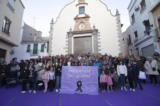 Protesta en Sagunt contra el veto a las mujeres en la Semana Santa