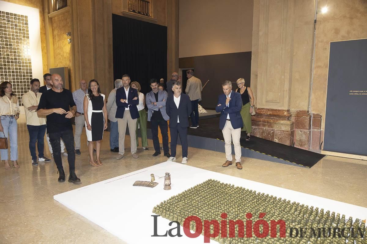 Así es la exposición 'Los Asomados' de Lidó Rico, que llega a Caravaca en su Año Jubilar