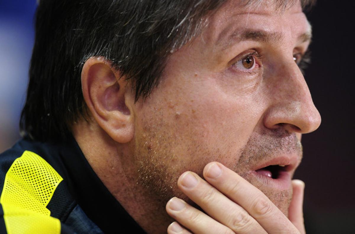 Jordi Roura, en la roda de premsa prèvia al partit de Champions entre el Barça i el Milan al Camp Nou.
