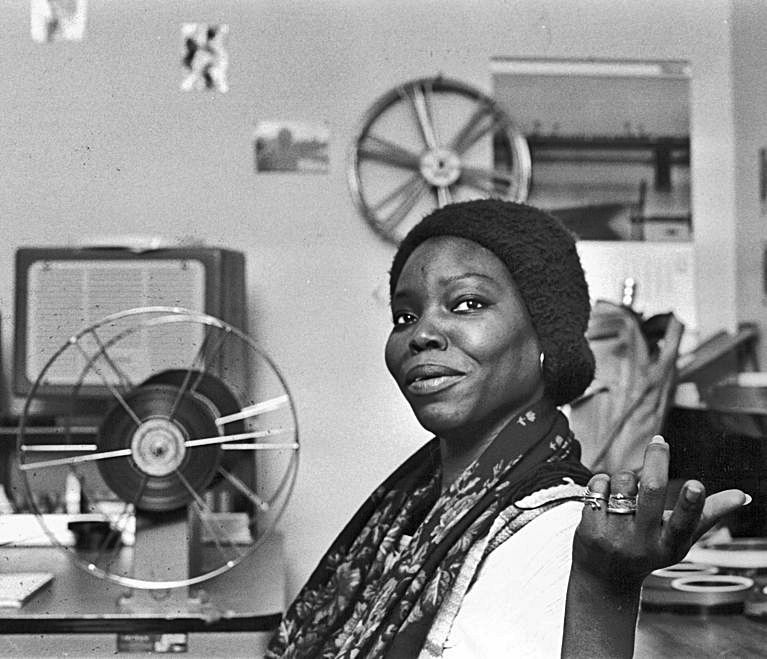 A directora de cine senegalesa Safi Fayer (Dakar, 1946).