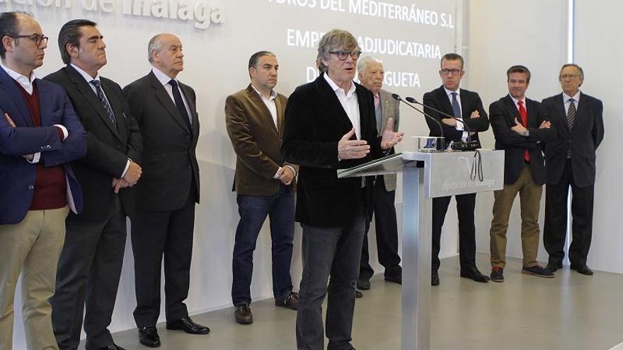 Simón Casas, interviniendo durante la presentación de la empresa Toros del Mediterráneo.