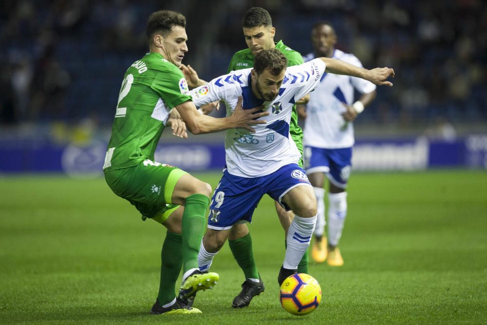 Nuevo varapalo a balón parado para el Elche (2-1)