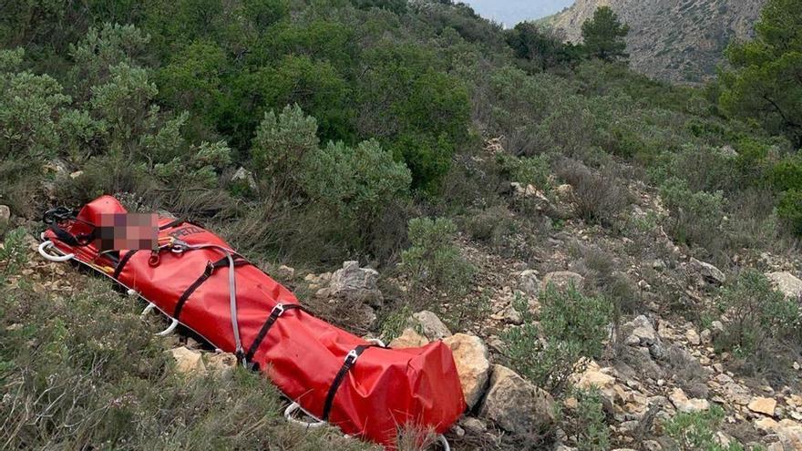 Rescatan a una mujer de 66 años perdida en la montaña de la Vall de la Gallinera