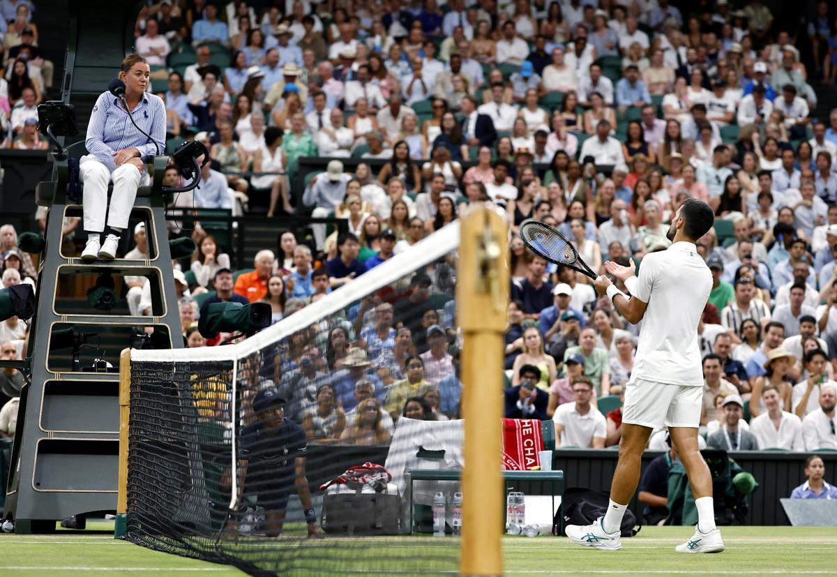 Djokovic, molesto por el cierre del techo de la pista central