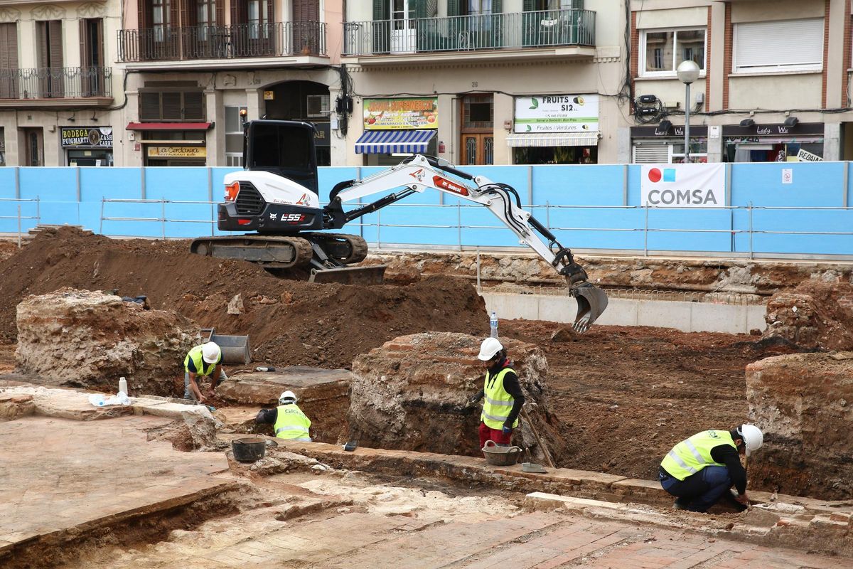 La excavación en el Mercat de lAbaceria deja al descubierto los primeros restos de la fábrica Puigmartí. Está previsto que la excavación arqueológica finalice a principios de abril