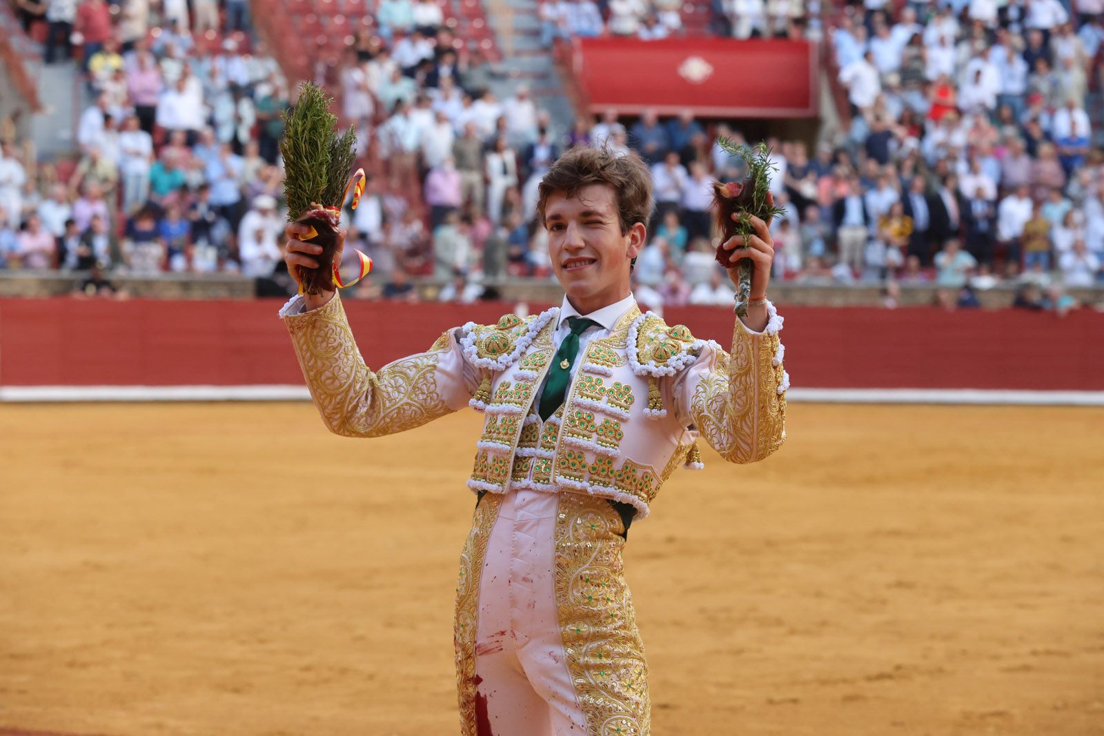 Javier Zulueta y Manuel Quintana abren la puerta de Los Califas
