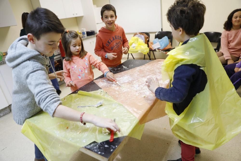 Talleres de Carnaval en centros sociales de Oviedo