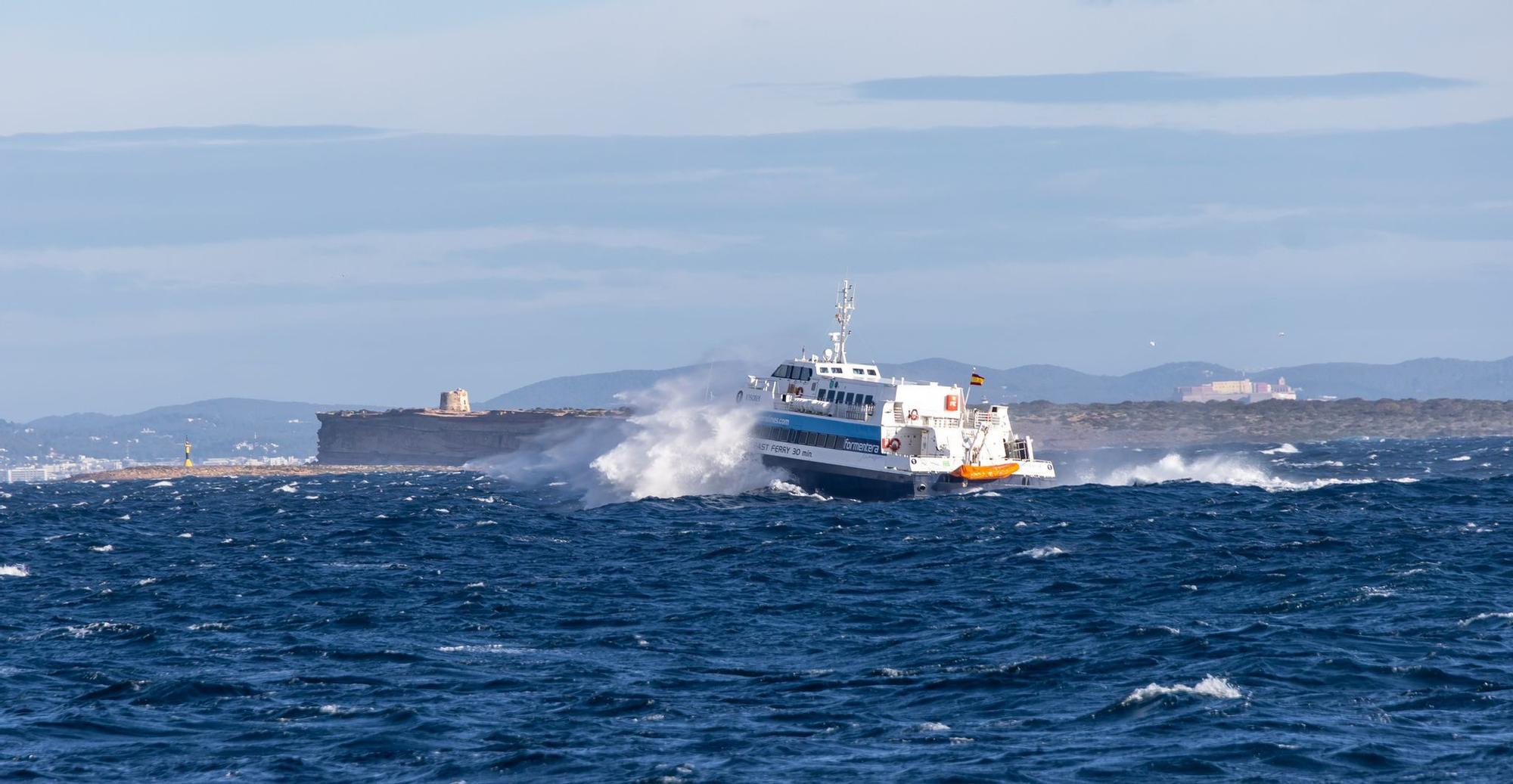 Todas las imágenes del temporal de viento en Formentera