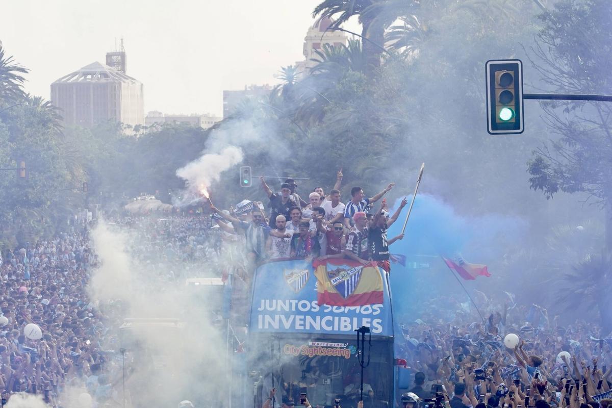 El malaguismo se echa a la calle: las mejores imágenes de la rúa del Málaga CF