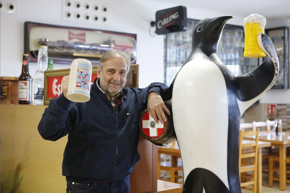 Der spanische Gastronom Rubén Fernández sammelt alles rund um den Gerstensaft – und stellt es jetzt unter Palmas Trabrennbahn aus