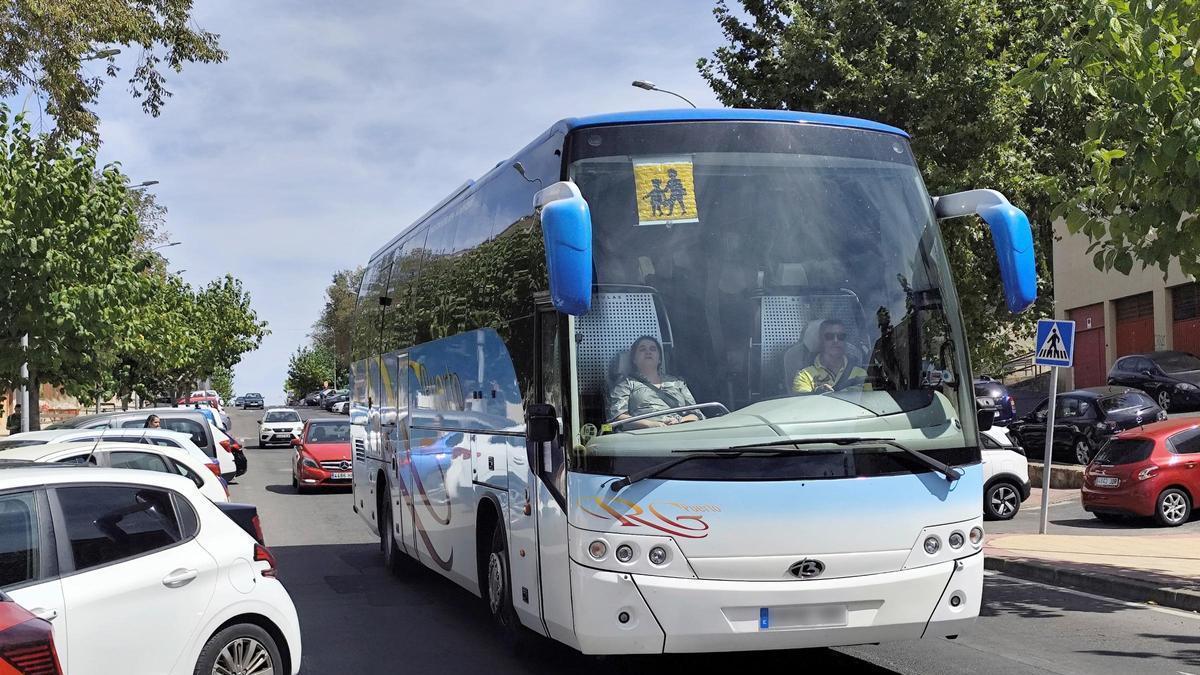 Un autobús de transporte escolar.