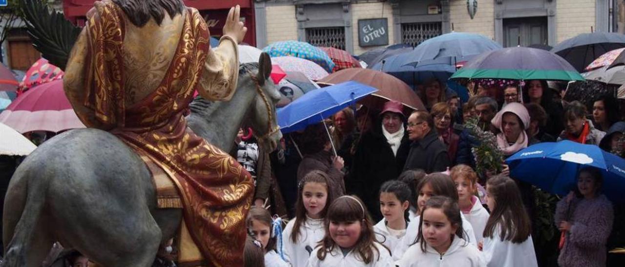 Procesión de la Borriquilla del pasado mes de marzo en la Pola.