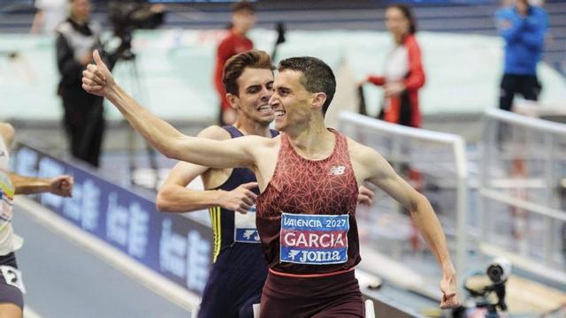 Mariano García celebra una victoria. | RFEA