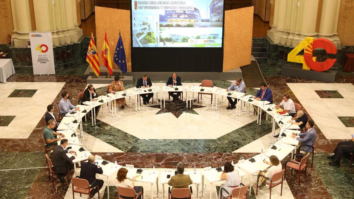 Imagen del foro &#039;Hacia una nueva cultura de la vivienda y los espacios urbanos&#039;, celebrado en la Sala de la Corona.