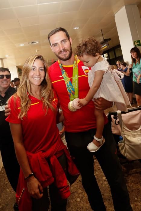 Recepción a Saúl Craviotto y a María López en el Aeropuerto de Asturias