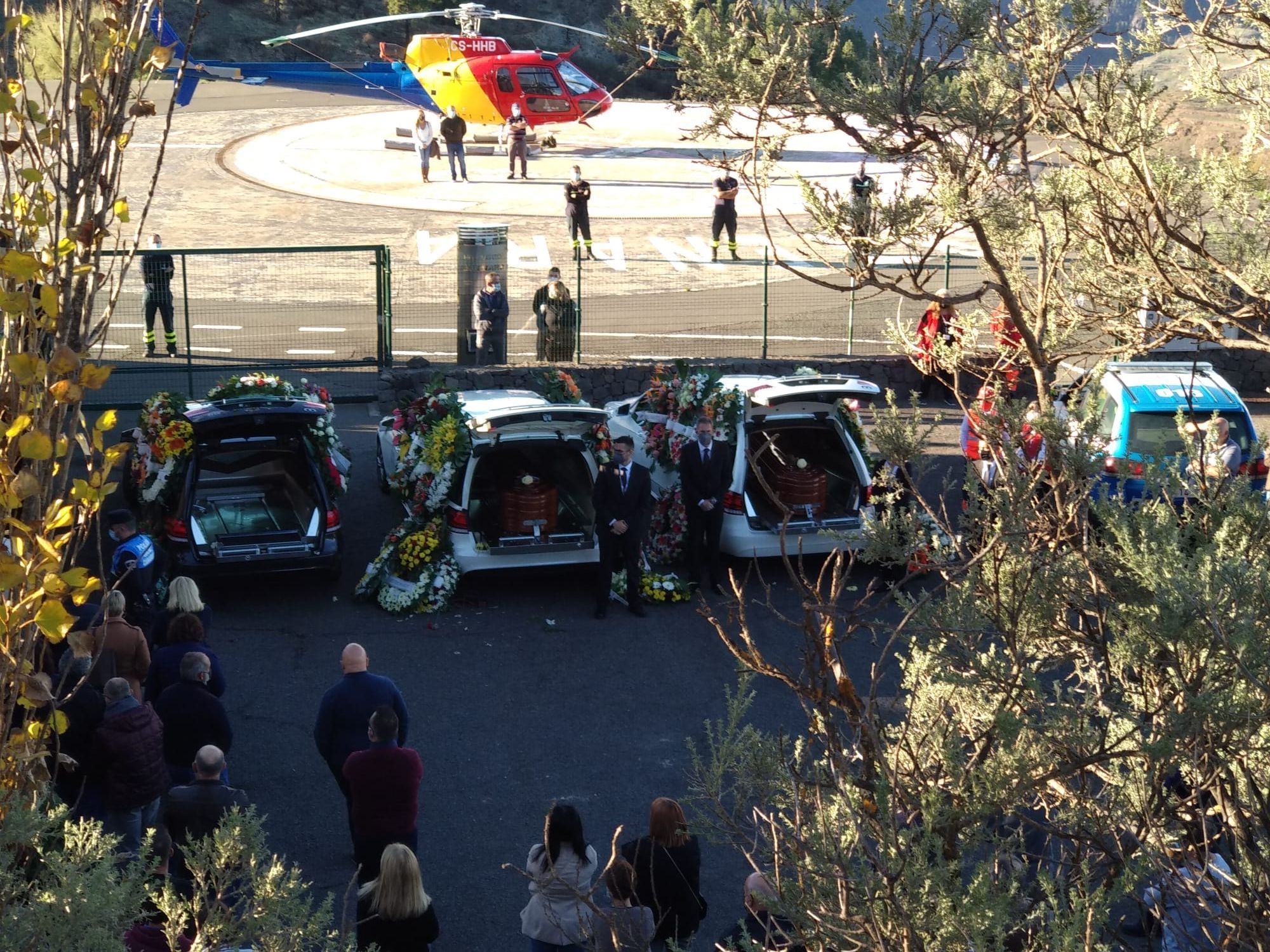 Multitudinaria despedida en Gran Canaria a la familia asturiana muerta en un barranco