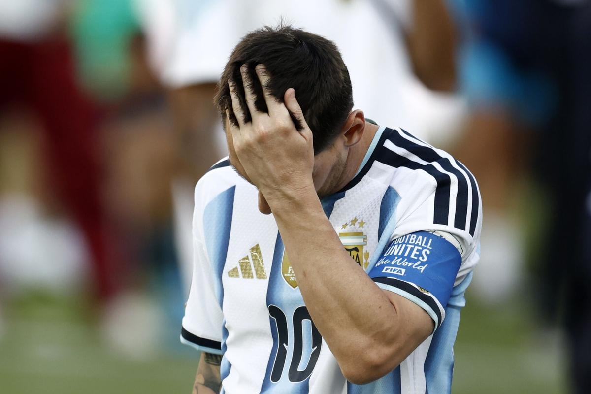EAST RUTHERFORD (United States), 20/07/2026.- Lionel Messi of Argentina shows disappointment during the awards ceremony after the FIFA World Cup 2026 final match Spain against Argentina, in East Rutherford, New Jersey, USA, 19 July 2026. (España) EFE/EPA/WILL OLIVER