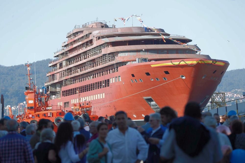 La botadura del crucero de "ultralujo" // J. Lores