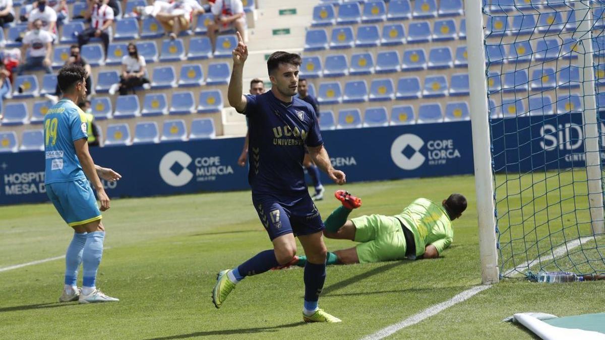 Xemi Fernández celebra un gol en el pasado encuentro contra el Algeciras