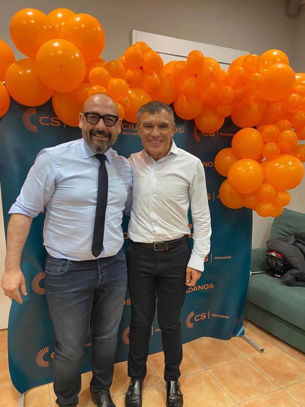 Antonio Sola con el eurodiputado Jordi Cañas.