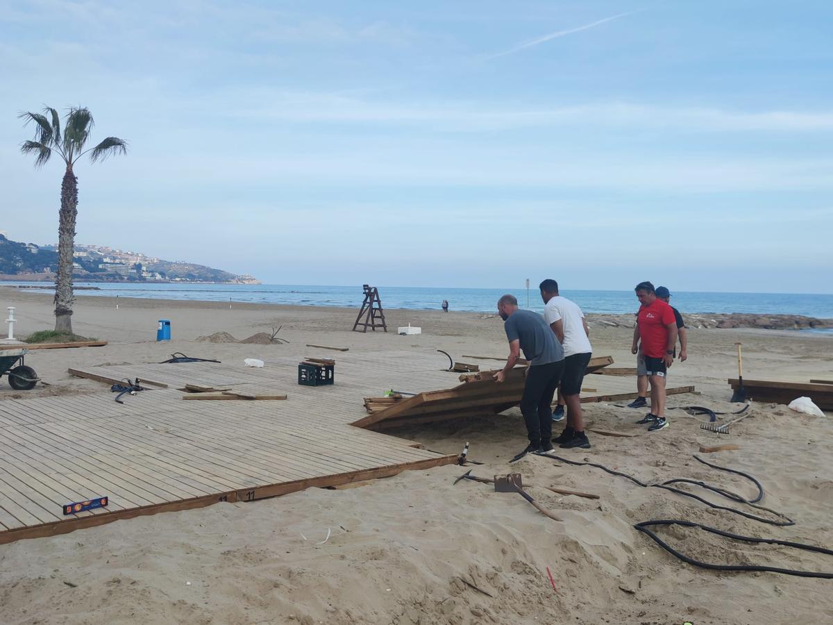 En Torre Sant Vicent preparan todos los elementos para uno de los locales.