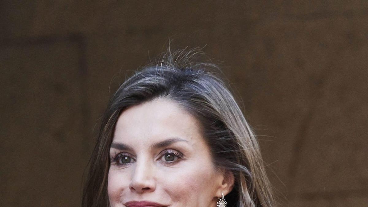 La reina Letizia sorprende con las famosas botas rojas de las influencers