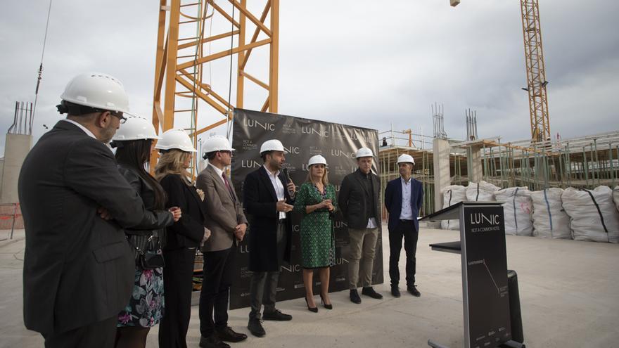 Acto de colocación de la primera piedra del nuevo hotel de Sagunt