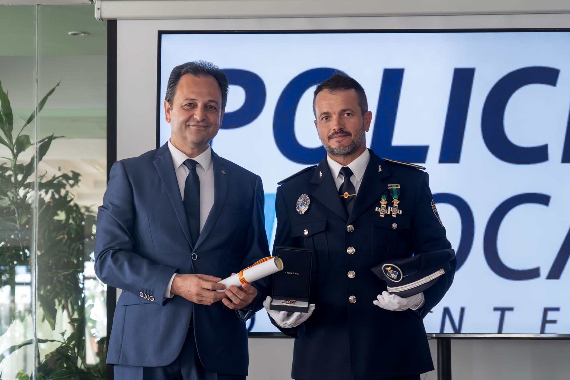 Así ha sido la entrega de medallas para premiar la labor de tres policías de Formentera