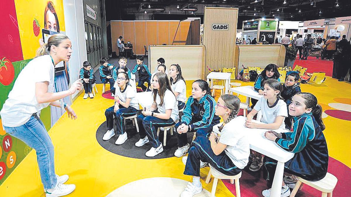 Taller sobre salud y sostenibilidad de Gadis. La empresa organizó un aula para escolares en los que incidió en cuestiones como la alimentación saludable o una vida activa.