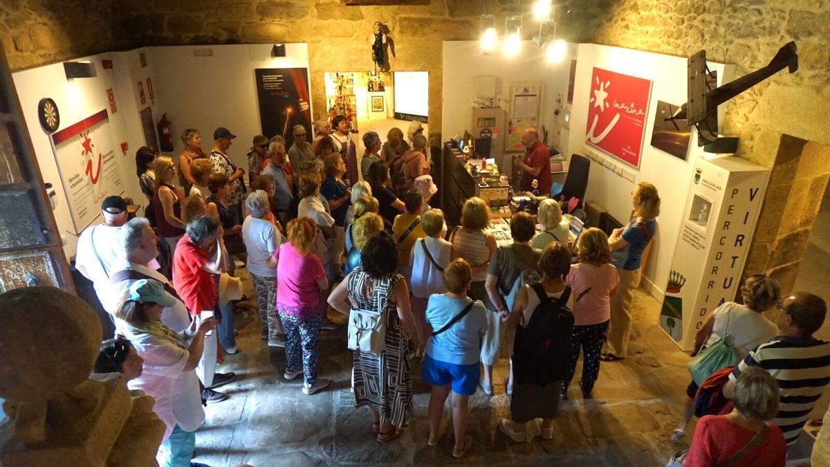 Visita de grupo en el Pazo de Liñares de Lalín.