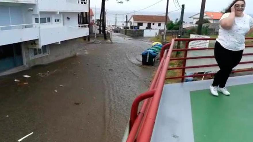 La fuerza del agua del depósito que reventó en O Grove