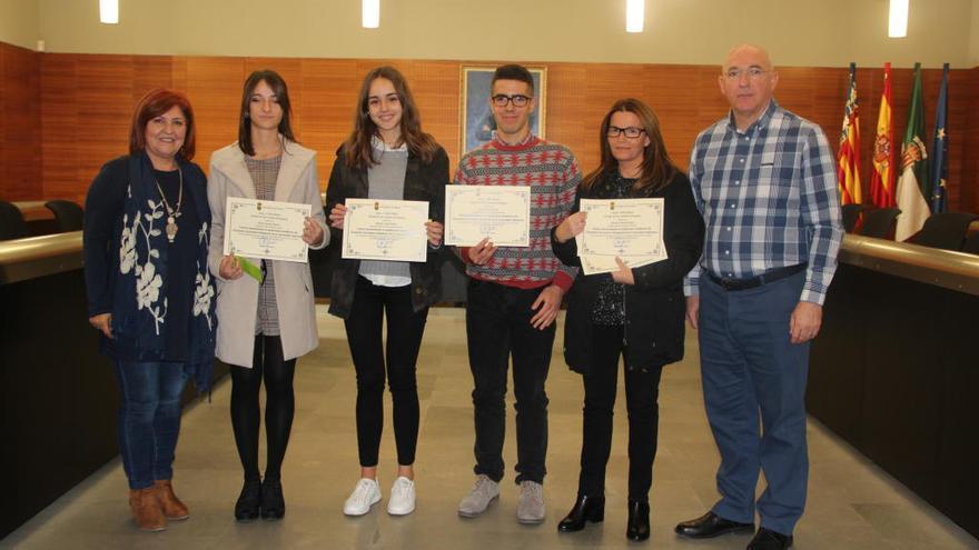 El Ayuntamiento premia a los mejores alumnos de San Vicente