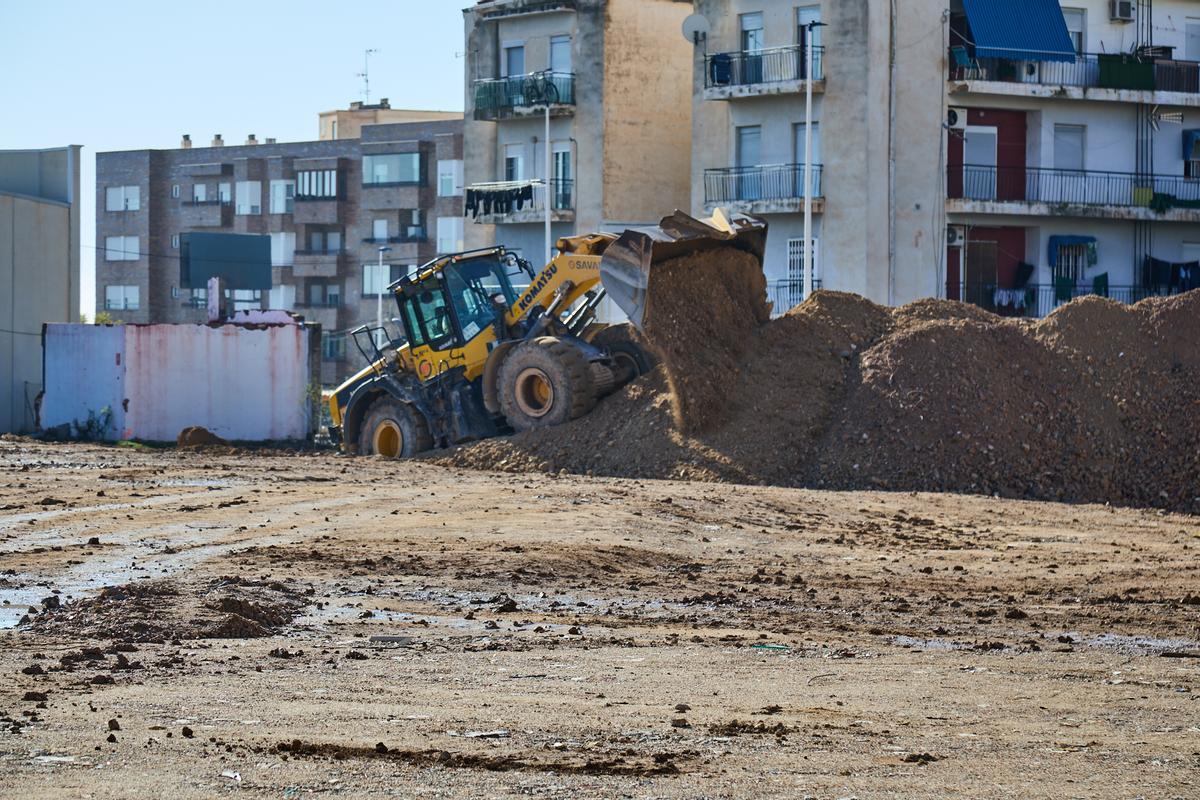 La promotora Evisa ha iniciado los movimientos de tierra para empezar las obras y tener el parque comercial listo en Crevillent a principios de 2027