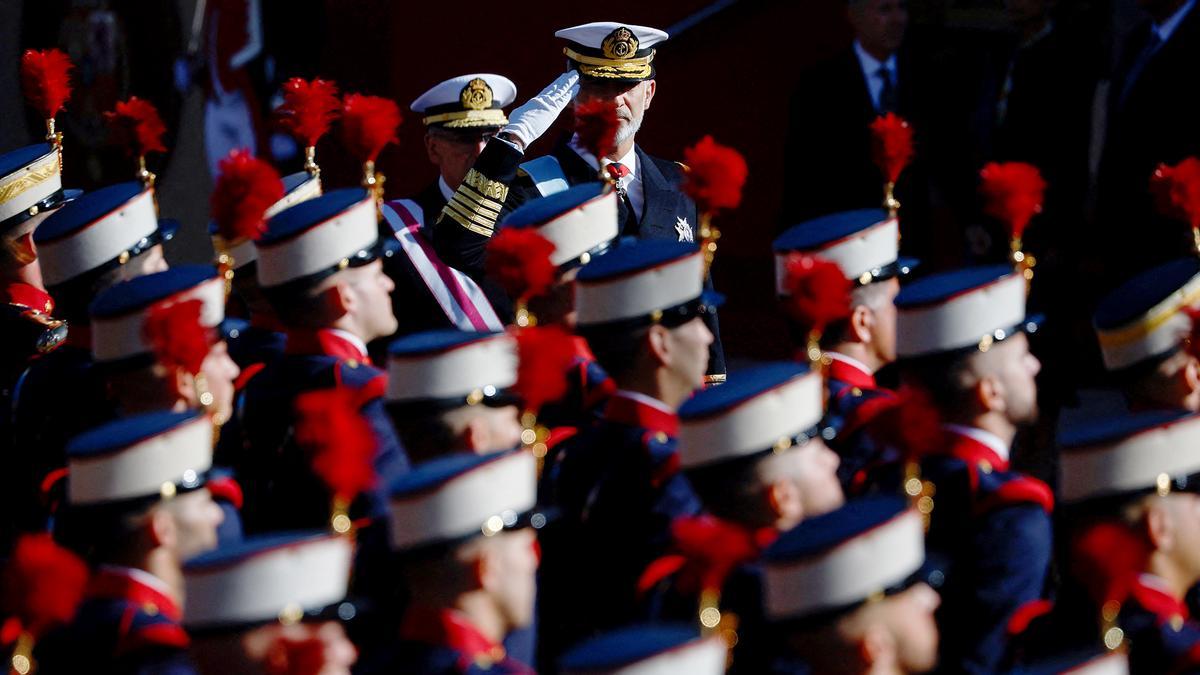 Desfile militar del Día de la Fiesta Naciona del 12 de octubre