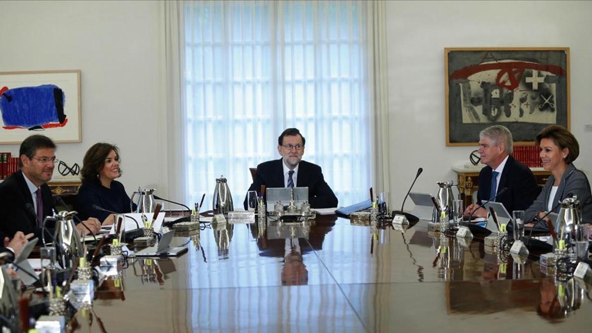 El presidente del Gobierno, Mariano Rajoy, en la primera reunión con su renovado consejo de ministros que se celebró el pasado viernes.