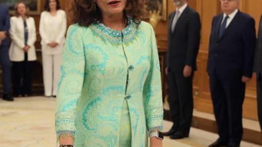 La ministra d&#039;Hisenda, María Jesús Montero, prometent el càrrec