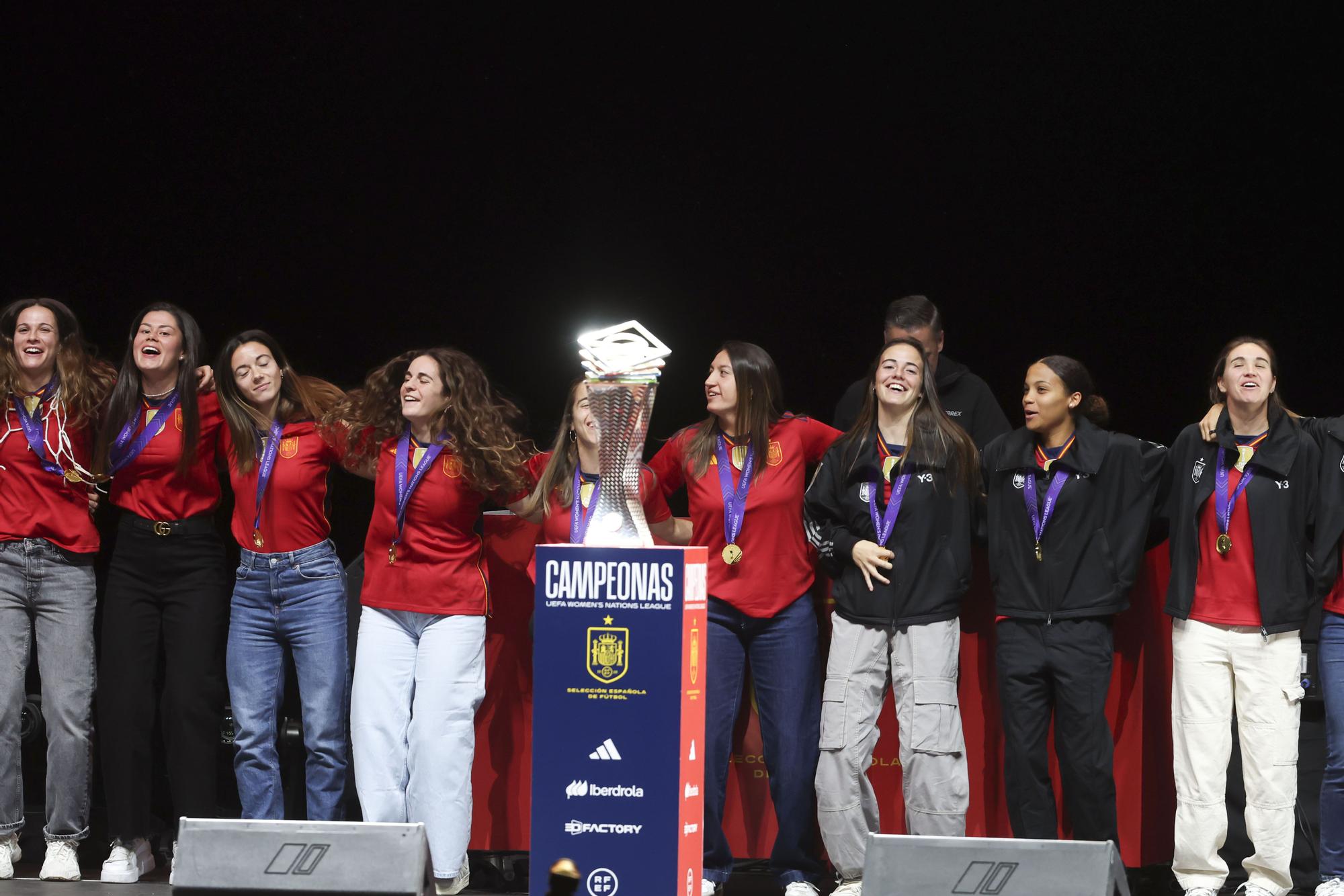 Celebración de la selección española tras ganar la Liga de Naciones Femenina