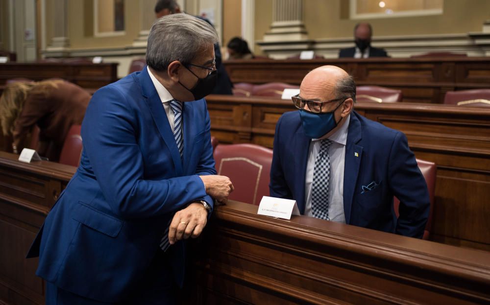 El Parlamento de Canarias acogió la sesión.