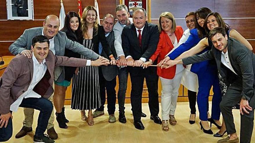 Los concejales de gobierno del PSOE de Culleredo, ayer, tras la investidura.