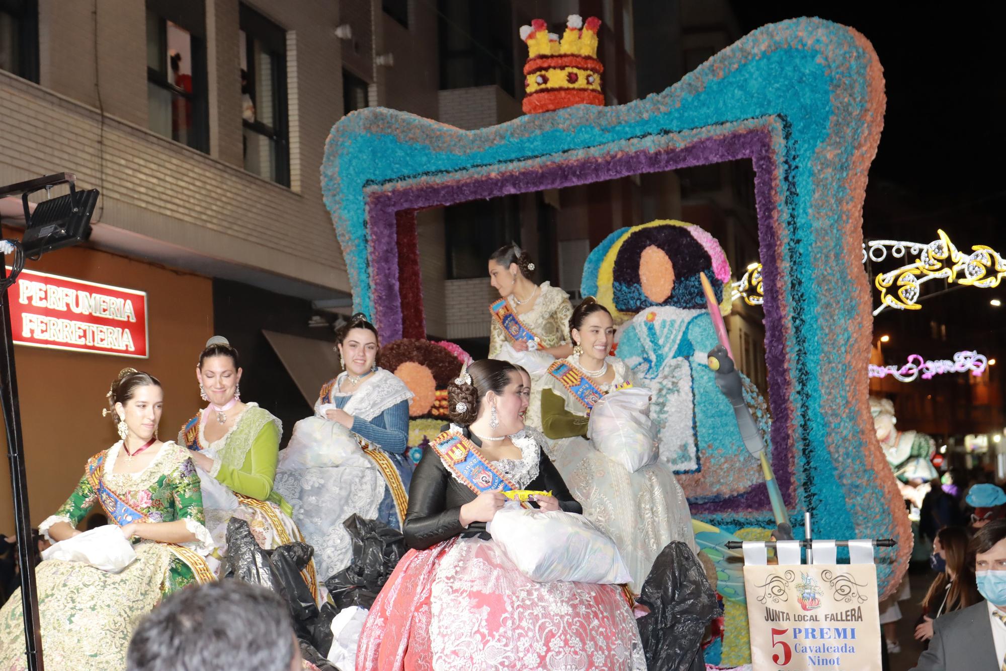 Búscate en la Cabalgata del Ninot de Burriana