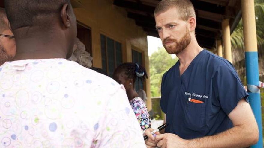 Ingresa en un hospital de Atlanta el enfermo de ébola estadounidense contagiado en África