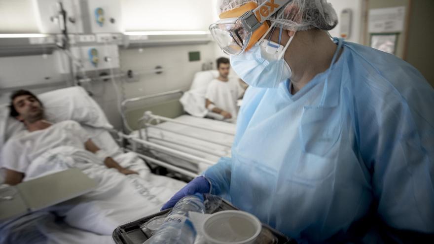 El envejecimiento eleva las muertes por neumonía en España a máximos históricos: más de 10.300 al año