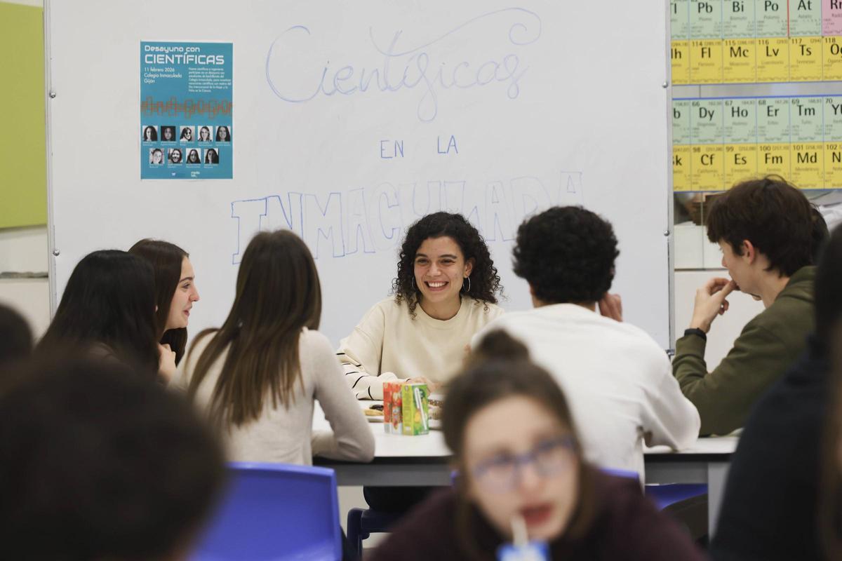 Nueve científicas despiertan vocaciones en el Colegio de La Inmaculada de Gijón: “No hay carreras de hombres ni de mujeres”