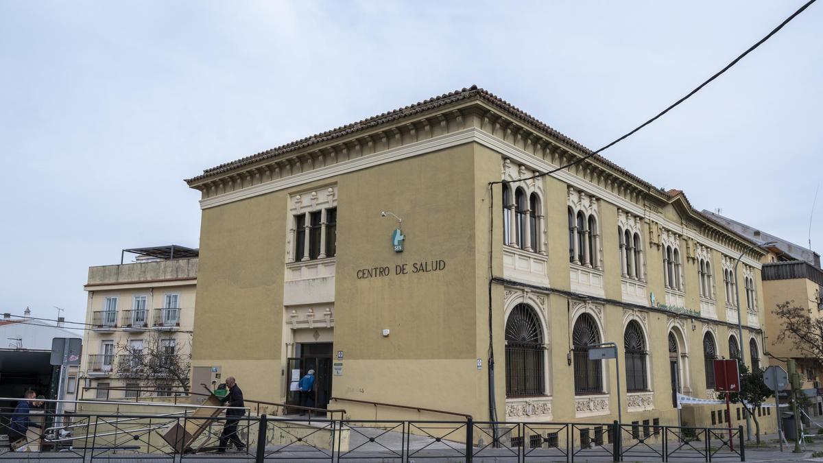 Mudanza en el centro de salud Plaza de Argel para iniciar su reforma